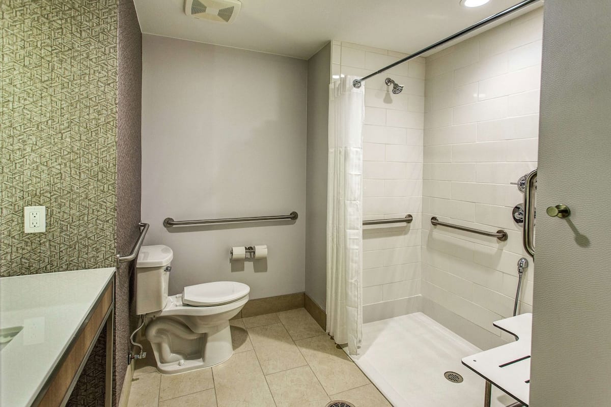 Bathroom | Free toiletries, hair dryer, towels