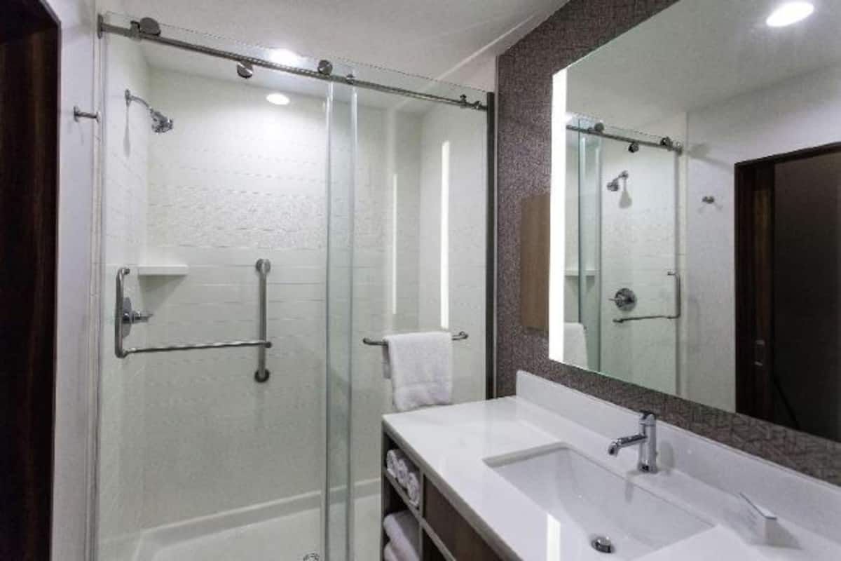 Salle de bain | Articles de toilette (gratuits), séchoir à cheveux, serviettes fournies