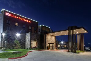 Exterior - Hilton Garden Inn Topeka (Topeka)