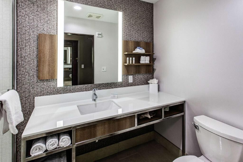 Bathroom | Free toiletries, hair dryer, towels