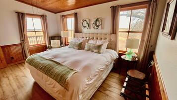 3 bedrooms, iron/ironing board, travel cot, free WiFi