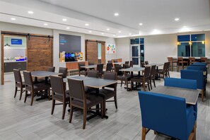 Breakfast meal - Holiday Inn Express & Suites Lubbock Central - Univ Area by IHG (Lubbock)