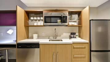 Estudio, 2 camas de matrimonio, no fumadores | Cocina privada | Frigorífico grande, microondas, lavavajillas y cafetera o tetera