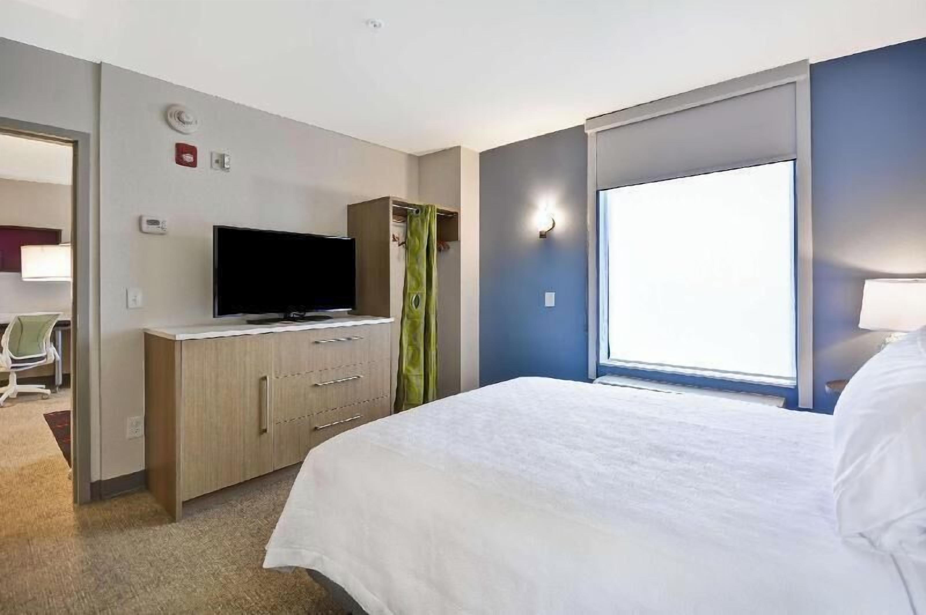 Pillowtop beds, desk, laptop workspace, blackout drapes