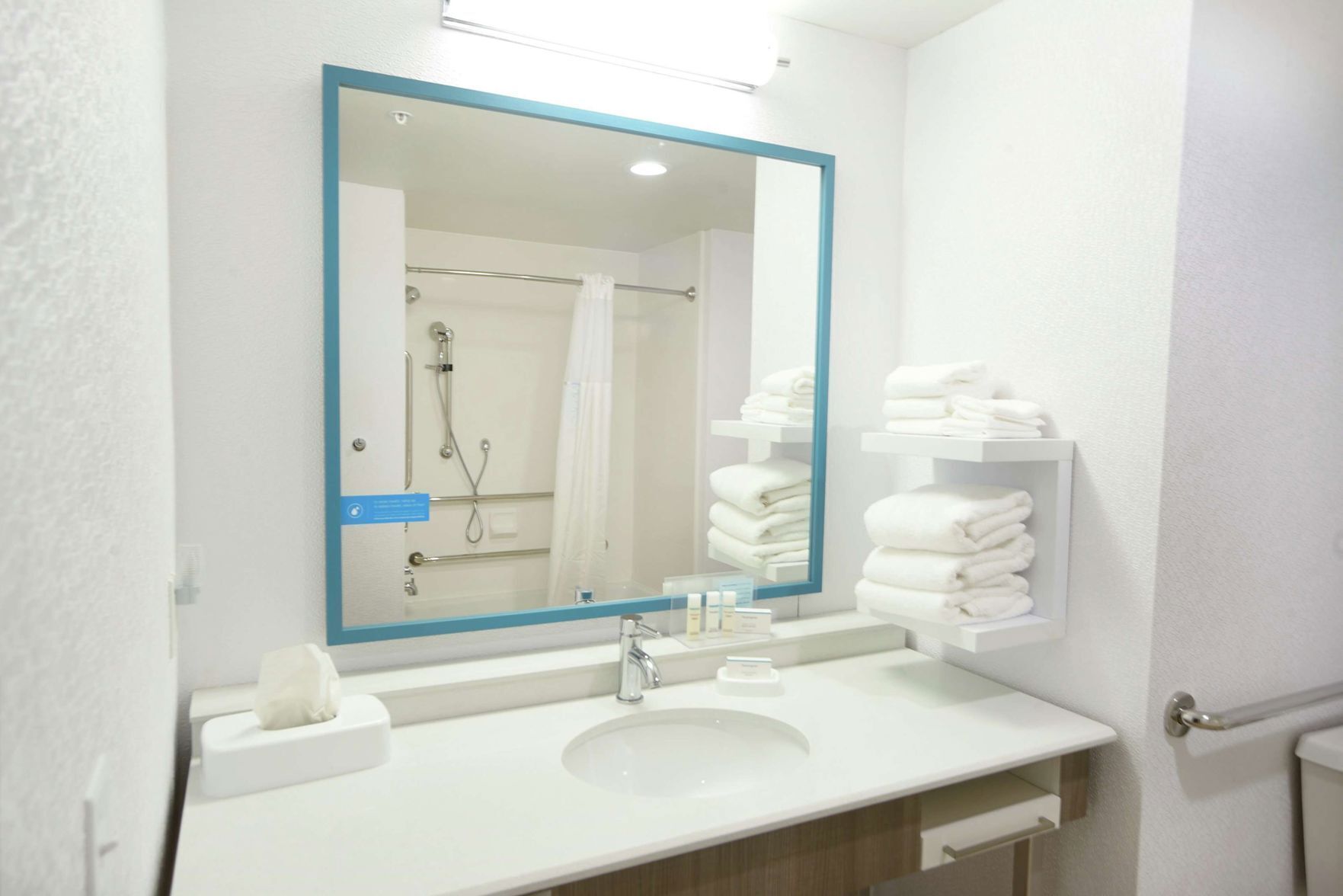 Baño | Amenidades de baño gratuitas, secadora de cabello, toallas, jabón 