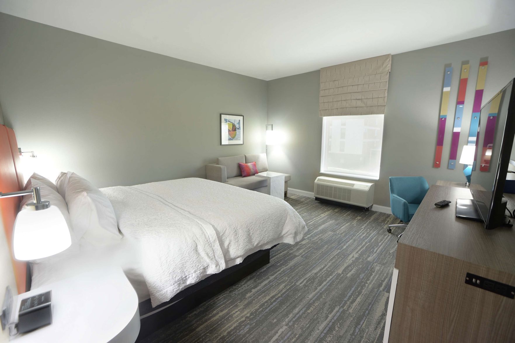 Cortinas blackout, tabla de planchar con plancha y wifi gratis 
