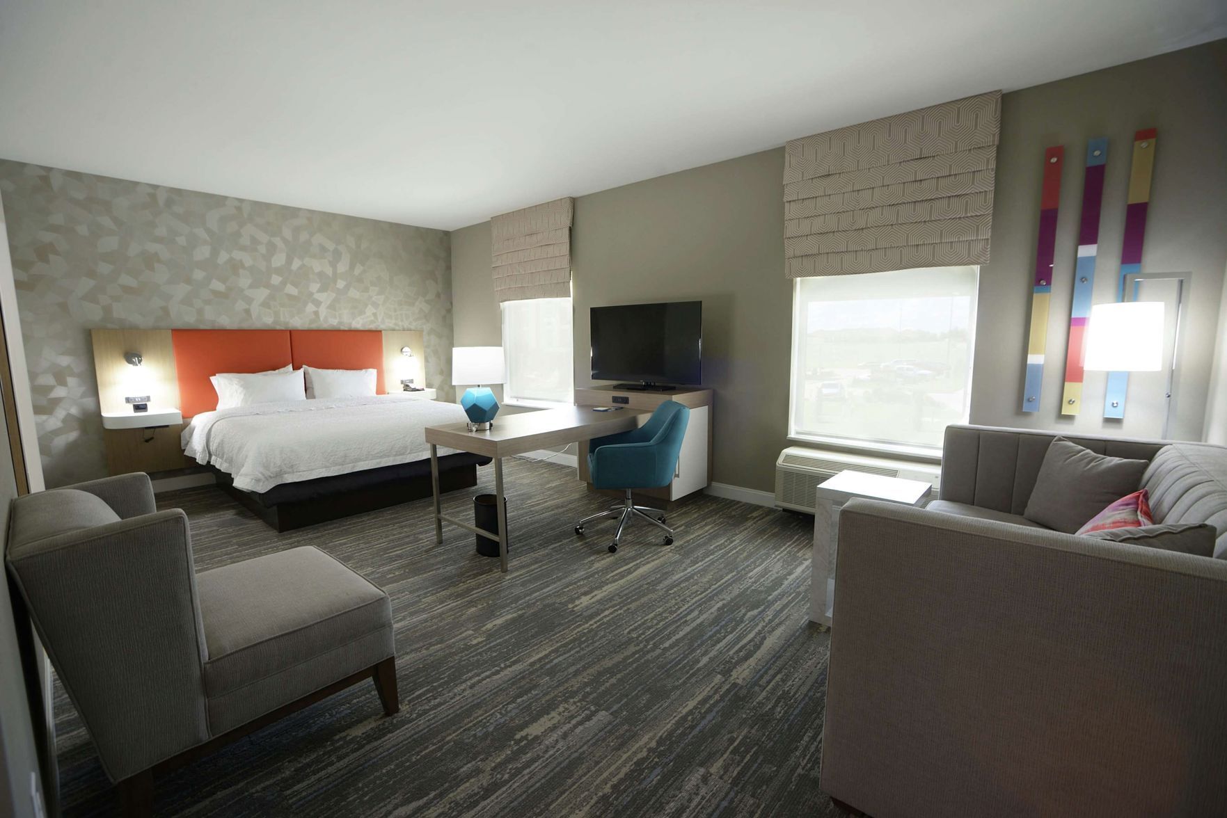 Cortinas blackout, tabla de planchar con plancha y wifi gratis 