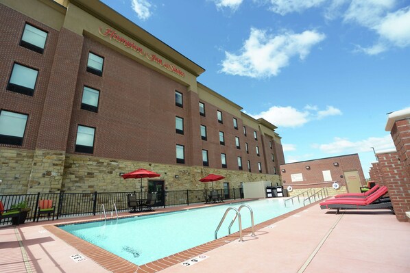 Outdoor pool - Hampton Inn & Suites Oklahoma City/Quail Springs (Oklahoma City)