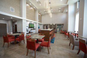 Free daily buffet breakfast - Hampton Inn & Suites Oklahoma City/Quail Springs (Oklahoma City)