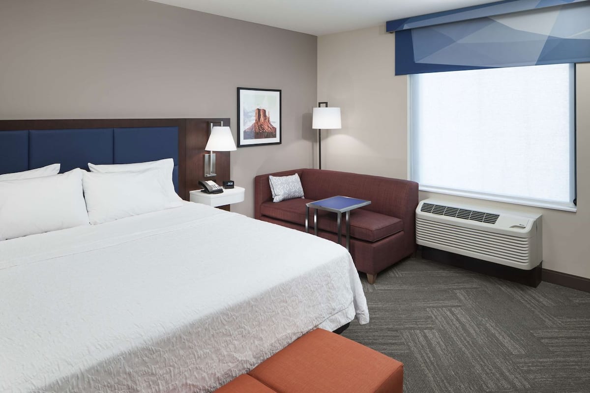 Premium bedding, in-room safe, desk, laptop workspace