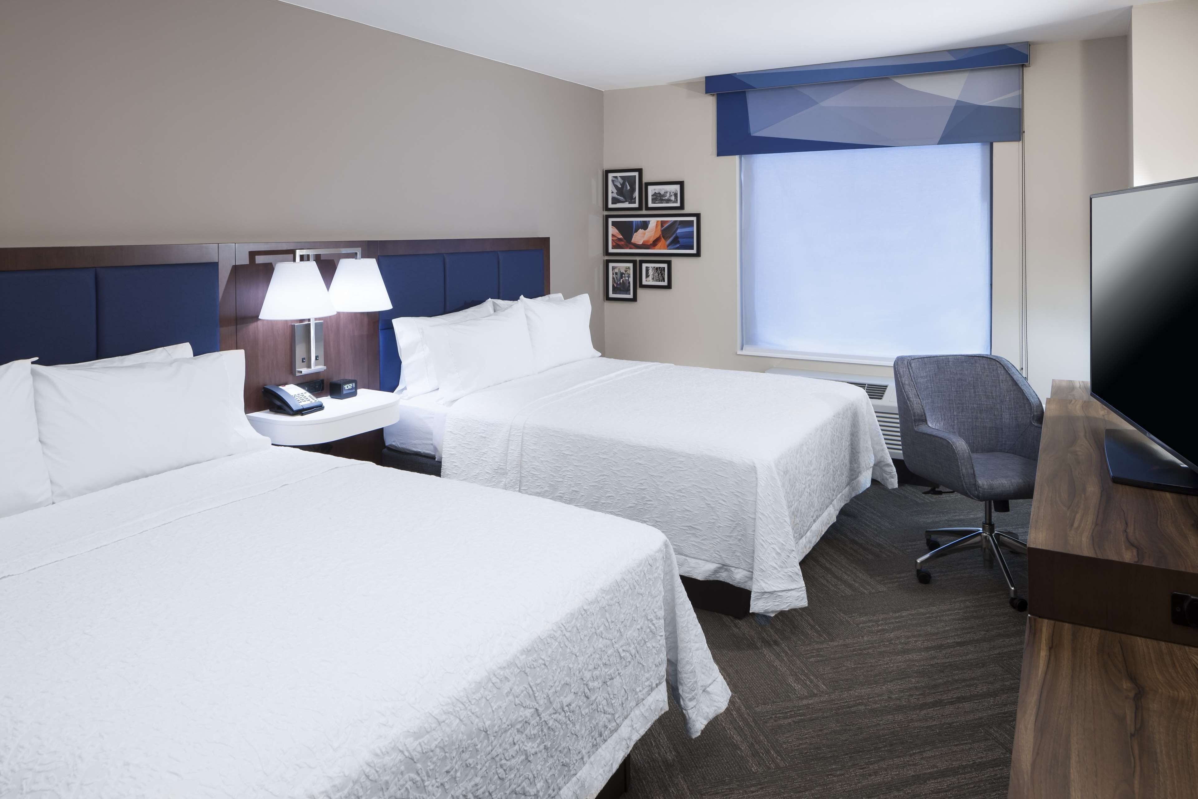 Premium bedding, in-room safe, desk, laptop workspace