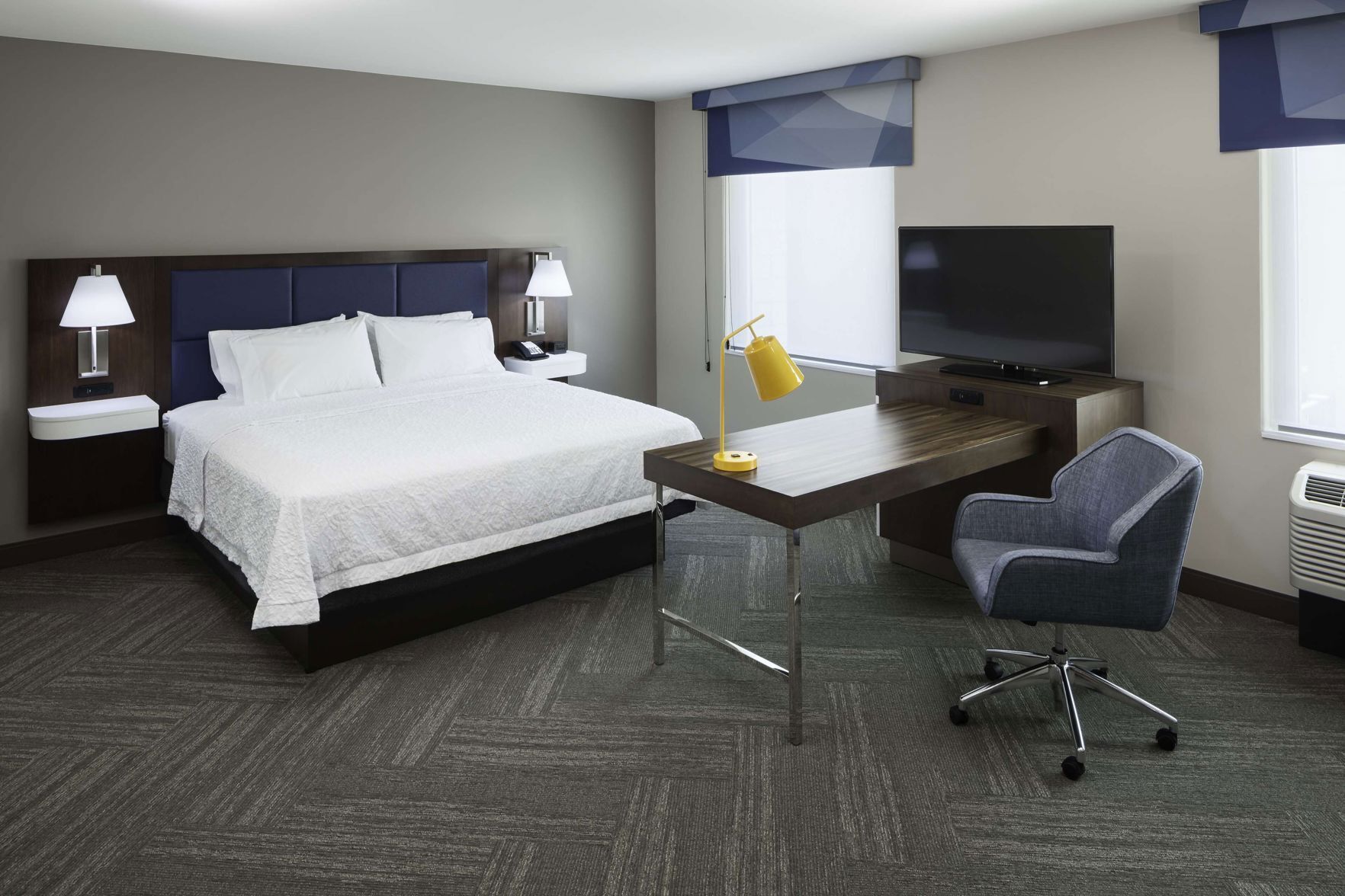 Premium bedding, in-room safe, desk, laptop workspace