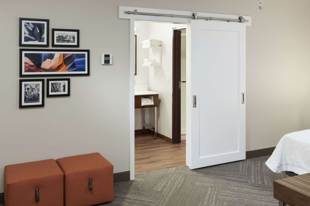 Premium bedding, in-room safe, desk, laptop workspace
