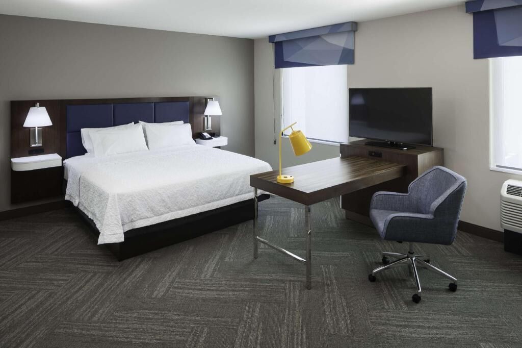 Premium bedding, in-room safe, desk, laptop workspace