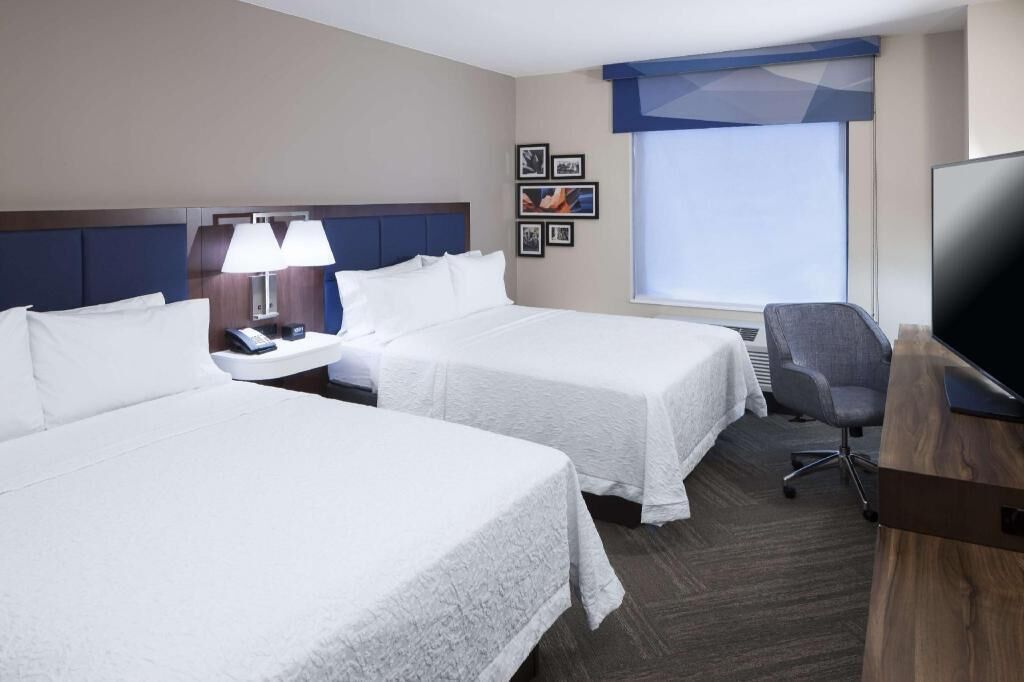 Premium bedding, in-room safe, desk, laptop workspace