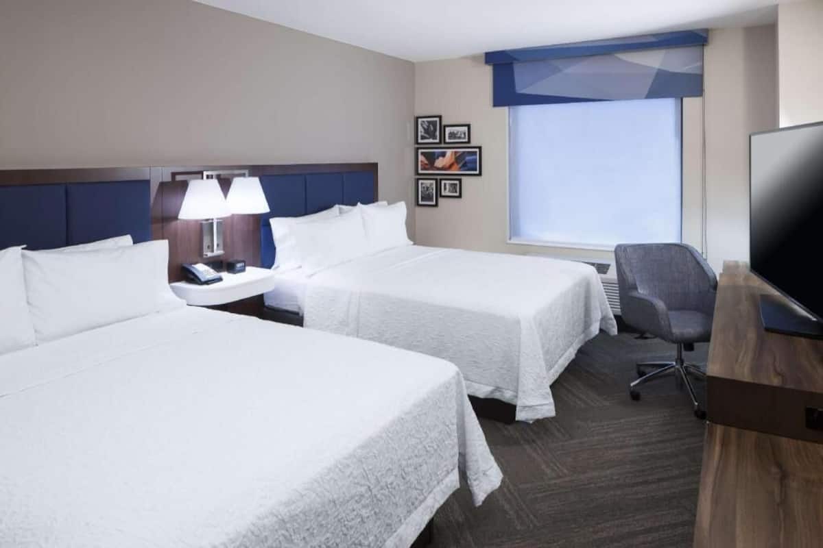 Premium bedding, in-room safe, desk, laptop workspace