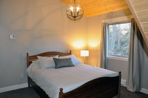 4 habitaciones, tabla de planchar con plancha y cuna de viaje