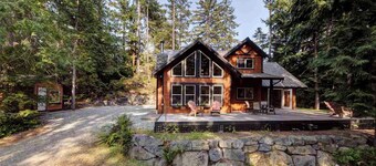 Private West-Coast Inspired Cabin in the Woods