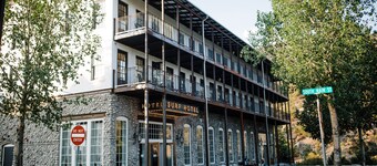 5BR - South Main's Iconic Green Craftsman Retreat - Steps to River & Parks