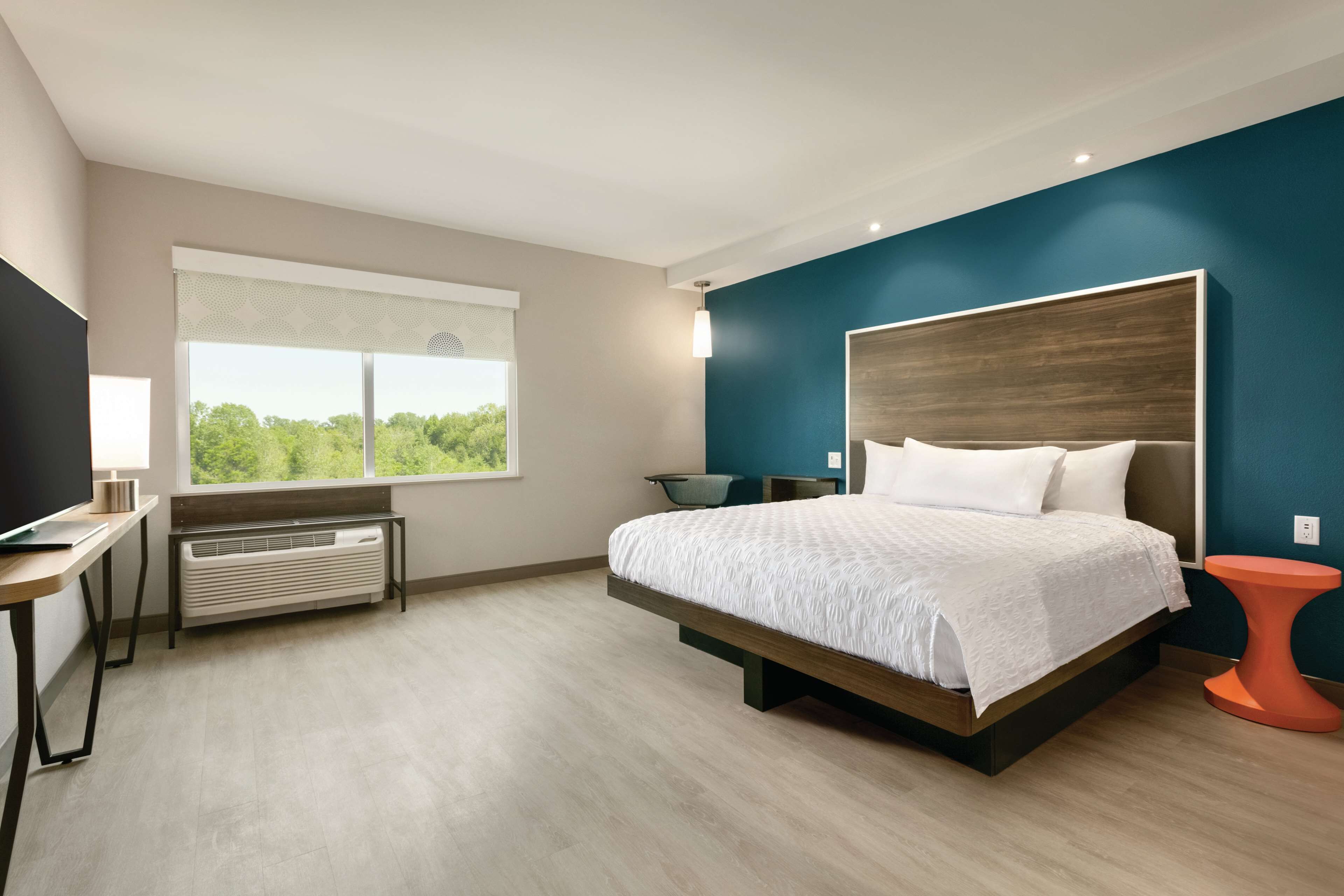 in-room safe, desk, laptop workspace, blackout curtains