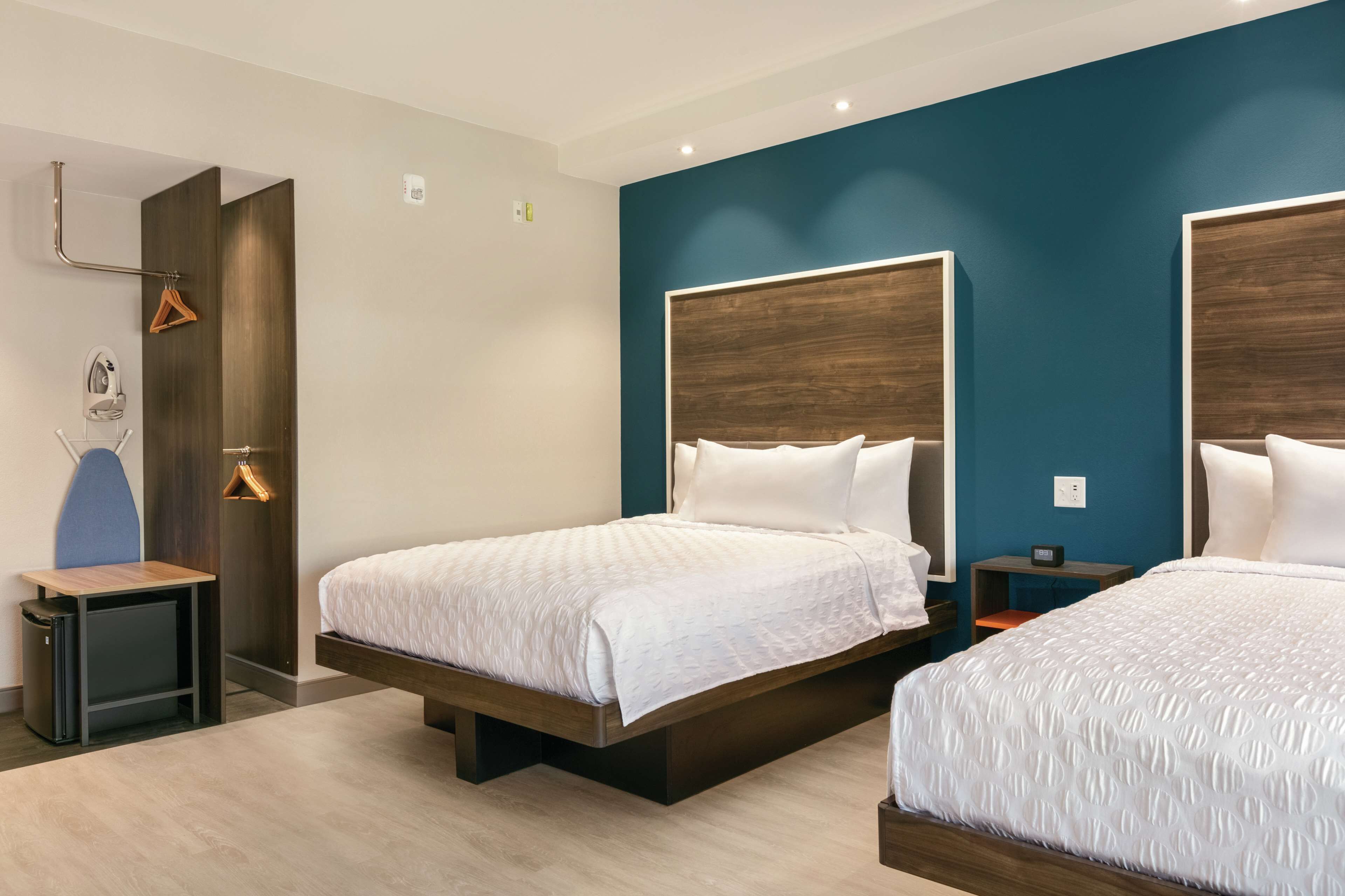 in-room safe, desk, laptop workspace, blackout curtains