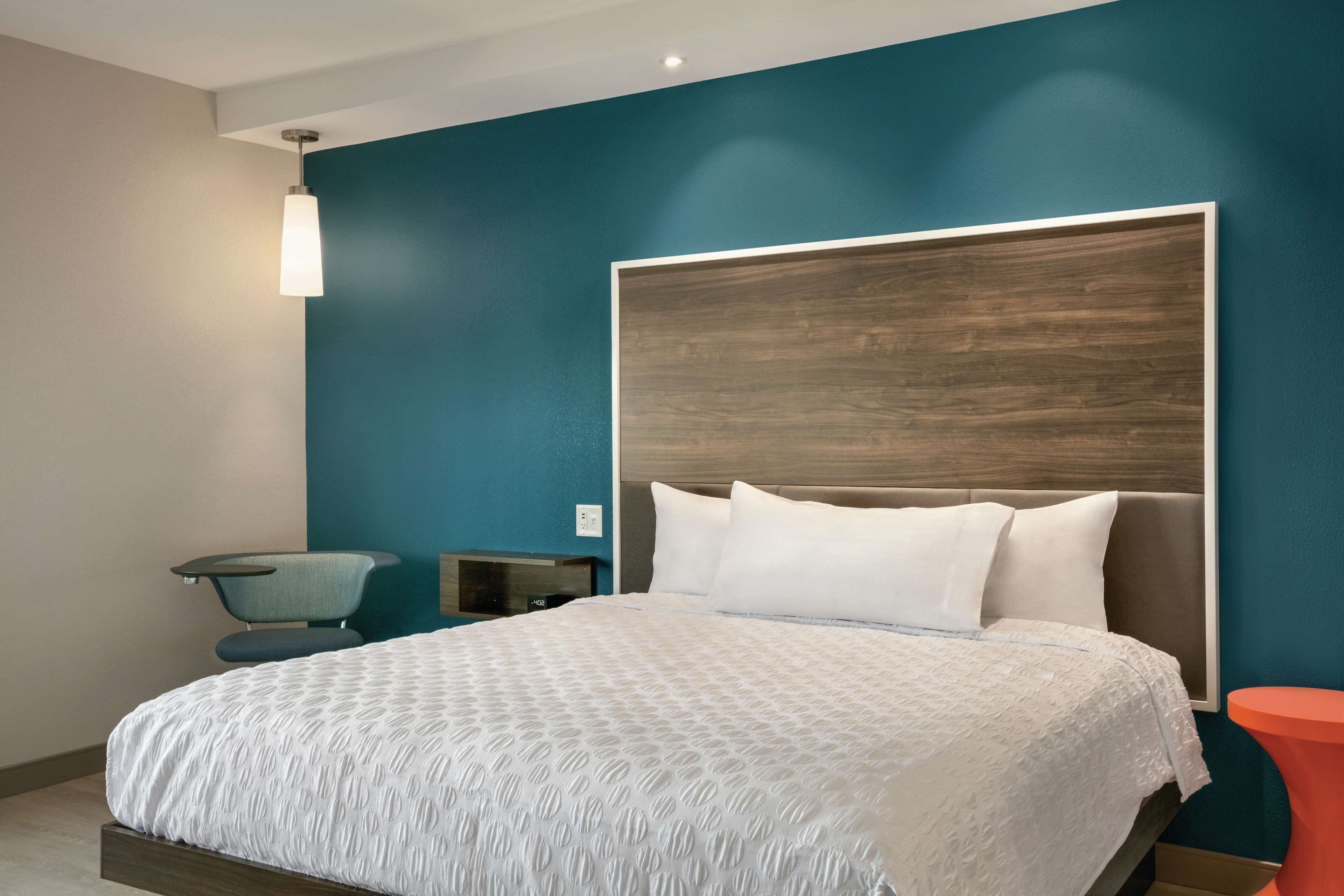 in-room safe, desk, laptop workspace, blackout curtains