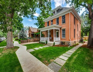 Exterior - Designer Retreat in Old Town! Perfect for CSU parents..Walk everywhere (Fort Collins)