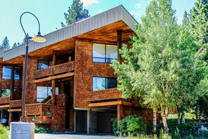 Exterior - Comfortable, chic condo with mountain views - great Olympic Valley location (Squaw Valley)