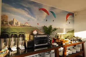 Desayuno bufé gratuito y diario