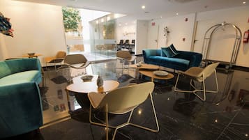Sala de estar en el lobby