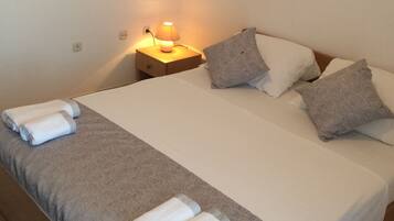 Desk, free WiFi, bed sheets