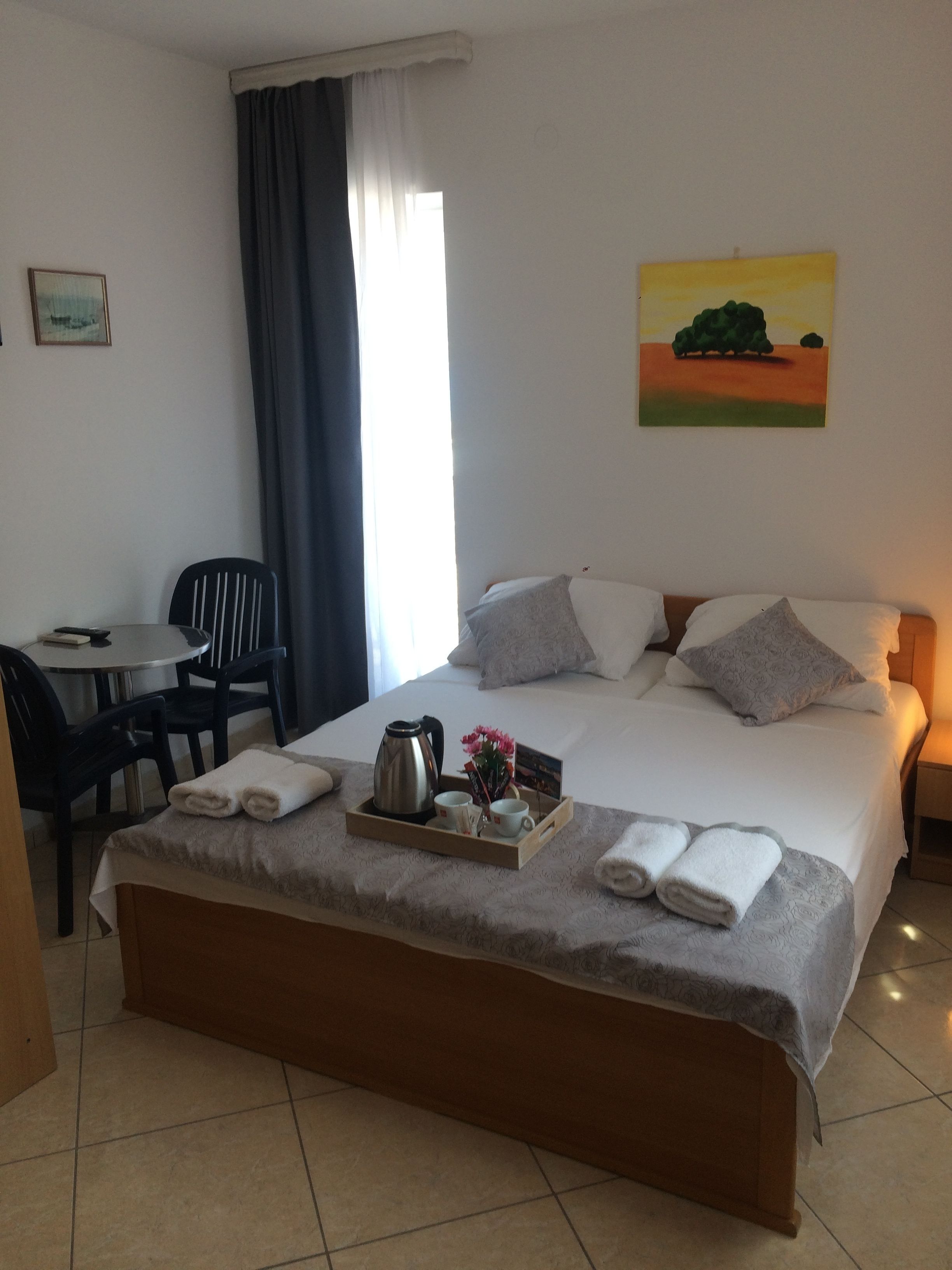 Bureau, Wi-Fi gratuit, draps fournis