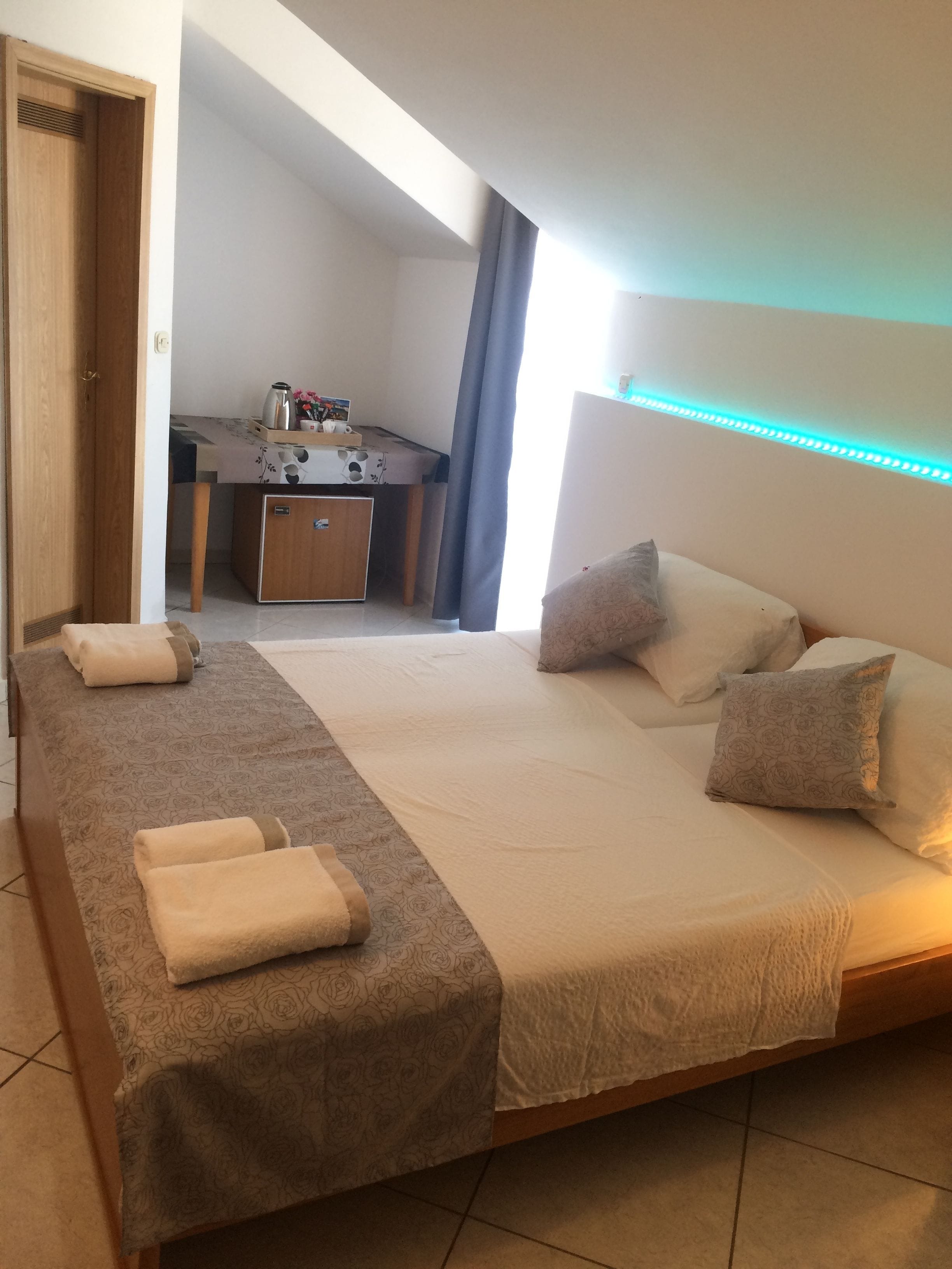 Desk, free WiFi, bed sheets