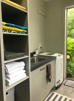 Luxury Apartment, 2 Bedrooms, Lake View, Lakeside | Room amenity