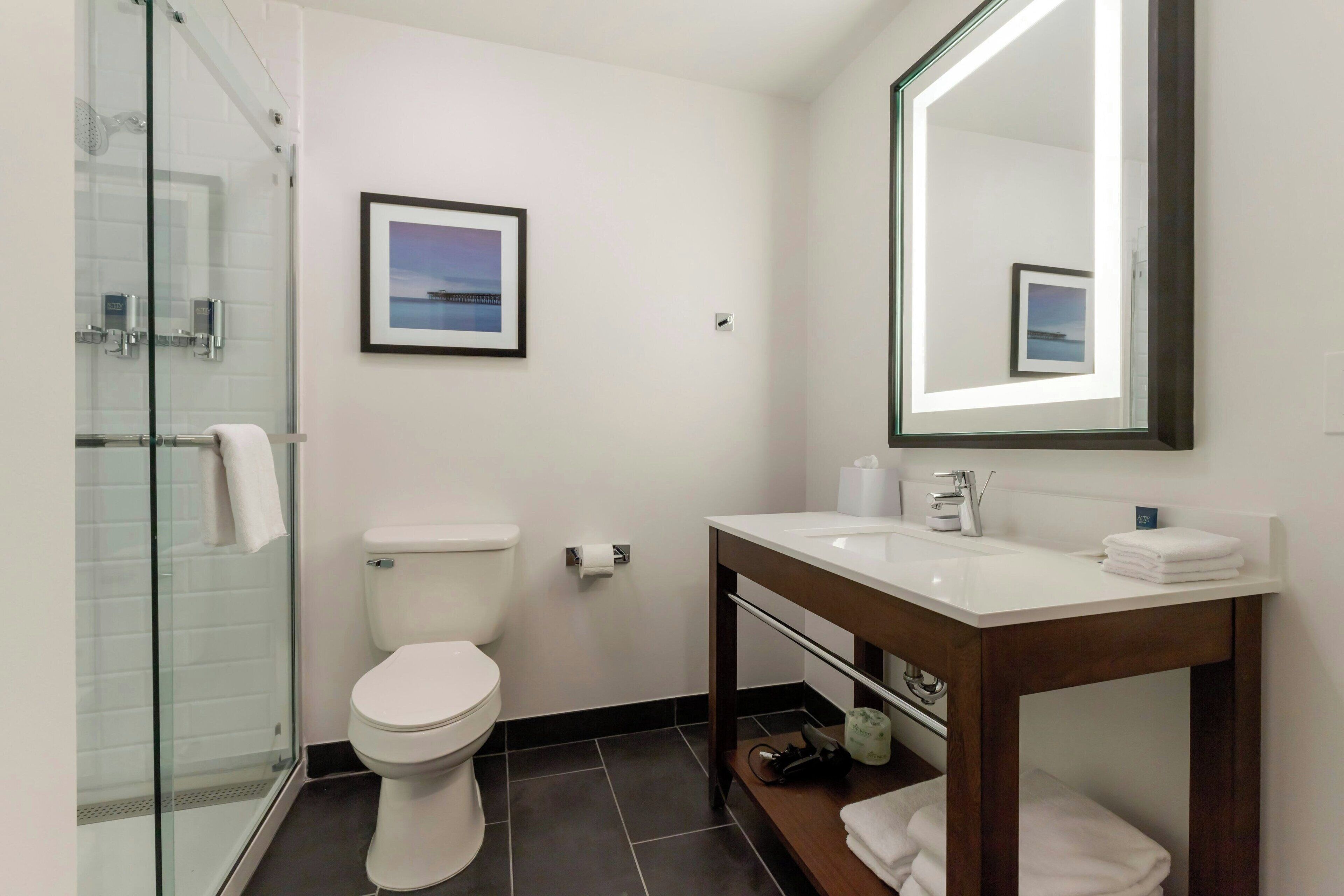 deep-soaking bathtub, free toiletries, towels