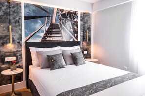 Doppia Classic, 1 letto queen, vista mare parziale | Biancheria da letto di alta qualità, copriletto in piuma, minibar