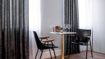 Literie de qualité supérieure, couette en duvet d'oie, minibar