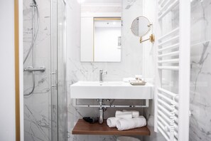 Classic Double Room, 1 Queen Bed, City View | Bathroom | Shower, rainfall showerhead, free toiletries, hair dryer - La Loggia Diffused Hotel (Labin)