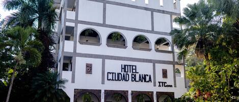 Fachada de la propiedad