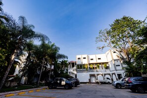 Free self-parking - Hotel Ciudad Blanca (Copan Ruinas)