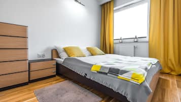 Apartament Deluxe (Mogielnicka 31) | 1 dormitori, roba de llit d'alta qualitat i planxa i posts de planxar