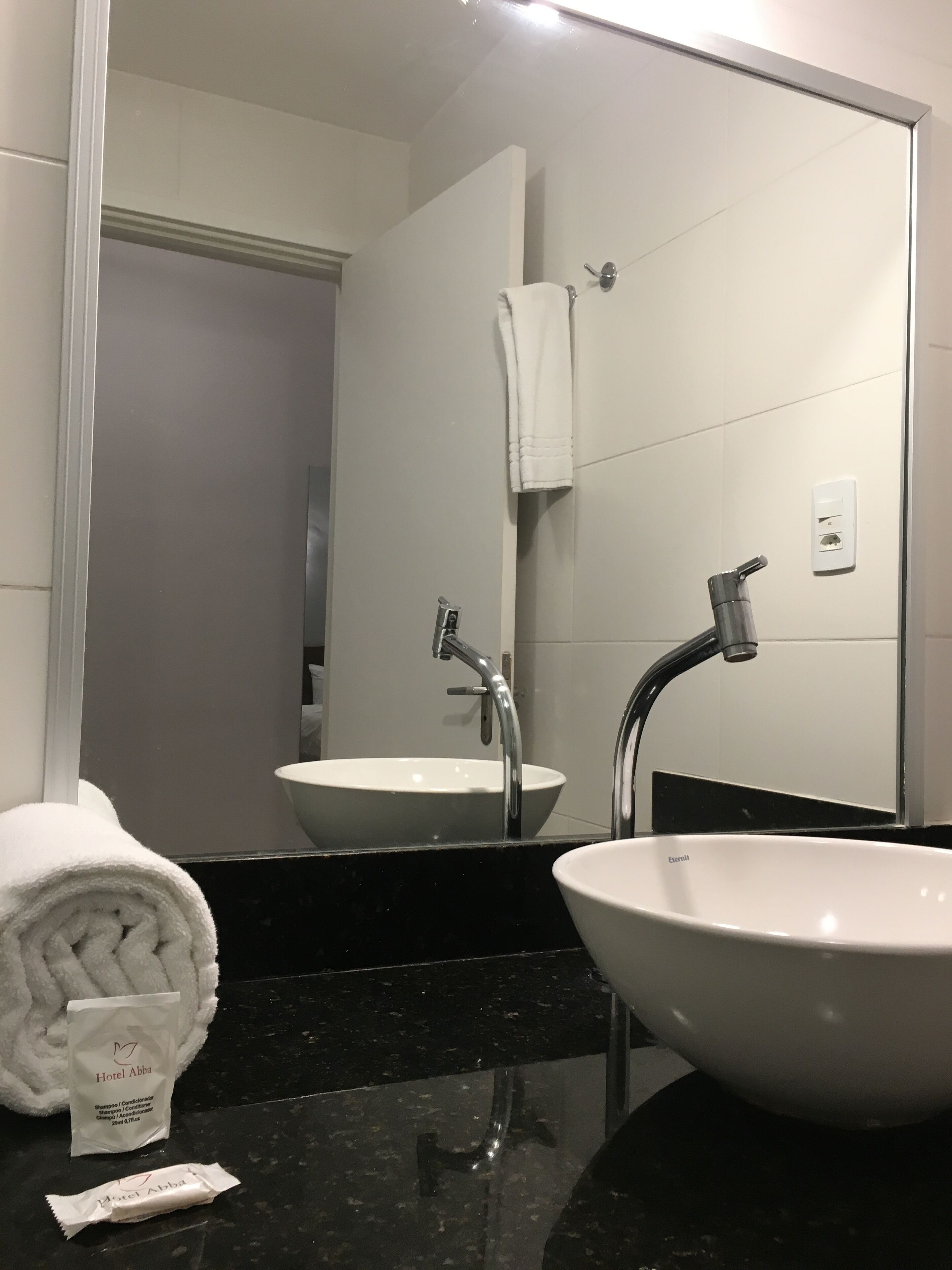 deluxe single room | 1 bedroom, minibar, desk, iron/ironing board