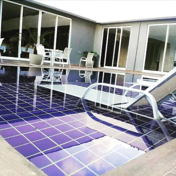 Außenpool, Liegestühle