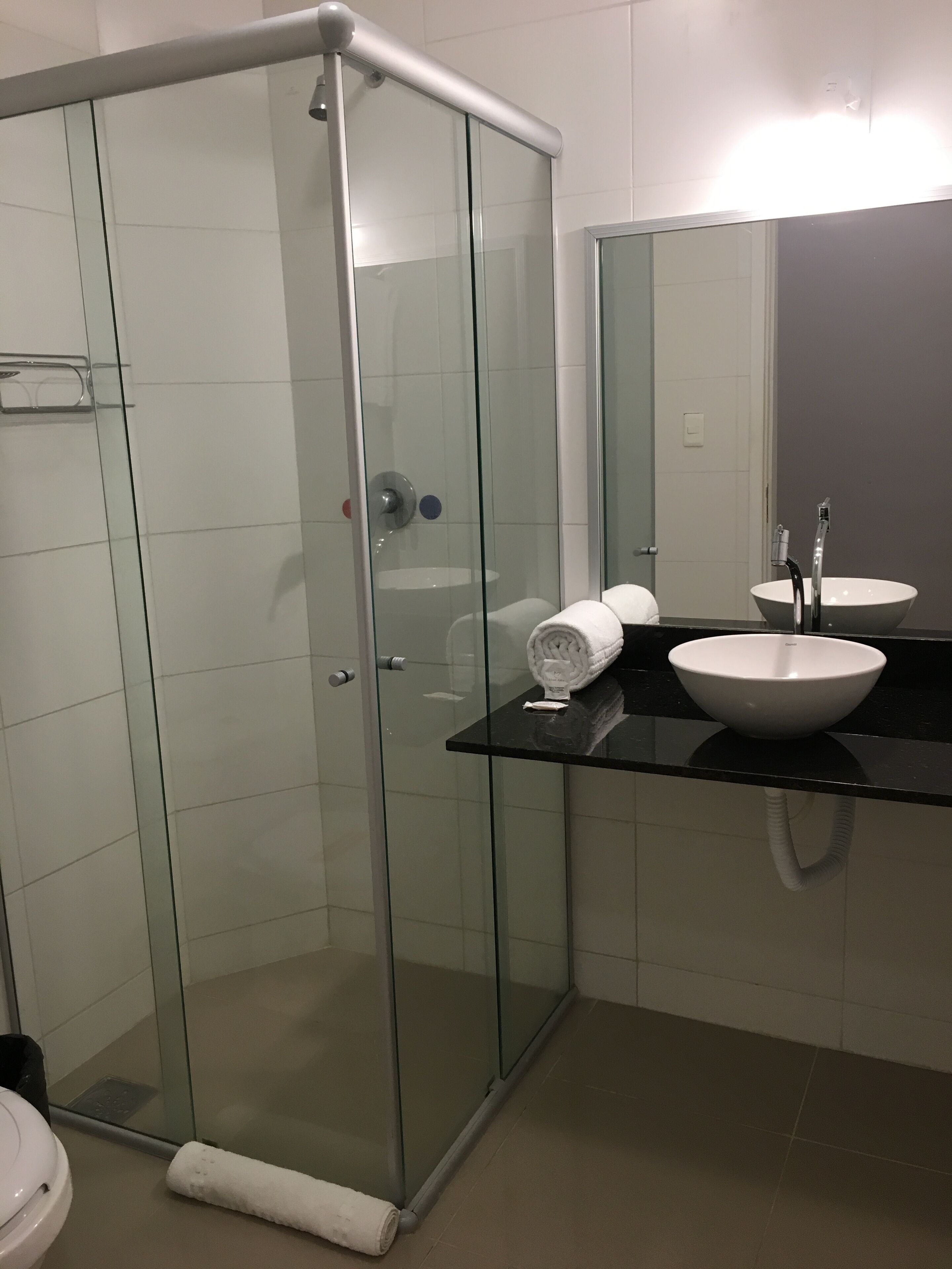 deluxe single room | bathroom | shower, free toiletries, hair dryer, towels