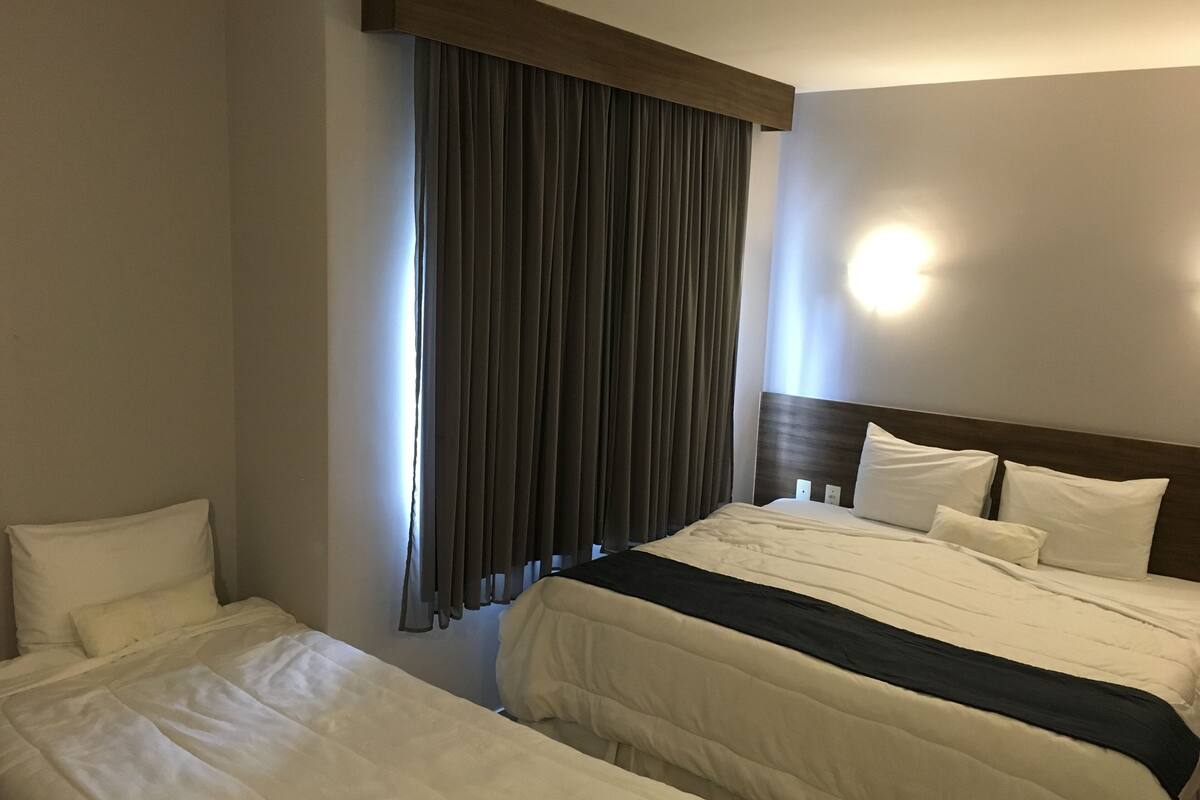 Minibar, bureau, fer et planche Ă repasser, Wi-Fi gratuit