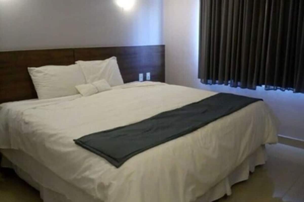 Minibar, bureau, fer et planche Ă repasser, Wi-Fi gratuit