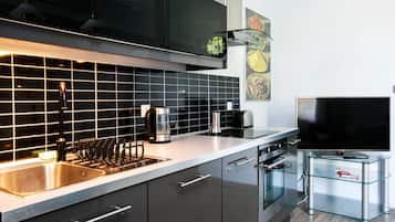 Superior Apartment, 2 Bedrooms, Kitchen, Garden View | Private kitchenette | Full-size fridge, microwave, stovetop, dishwasher