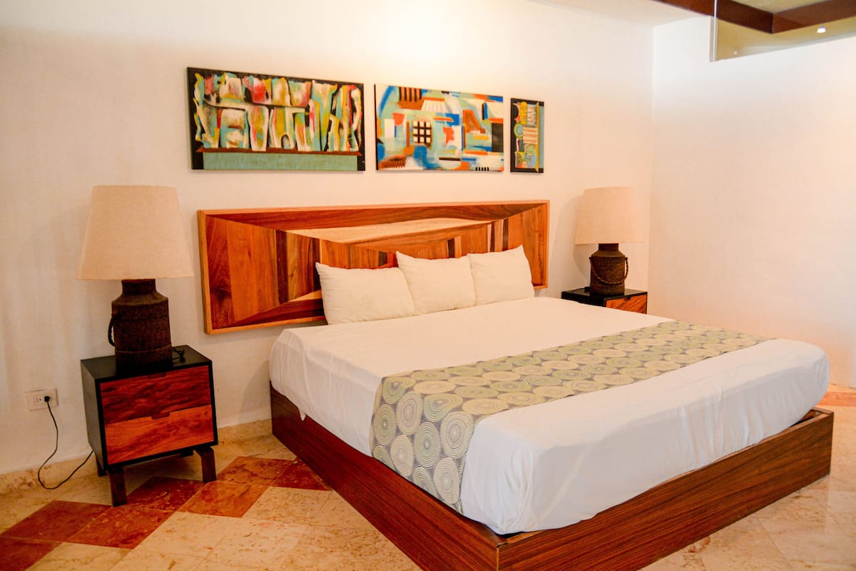 Premium bedding, iron/ironing board, free WiFi, bed sheets