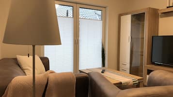 Luxury Condo, 2 Bedrooms, Non Smoking, Kitchen | Living area | 55-inch flat-screen TV with satellite channels, TV