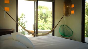 Deluxe King Room | Tabla de planchar con plancha, wifi gratis y ropa de cama